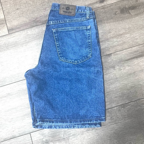 Wrangler shorts jeans 32 waist - Picture 1 of 4